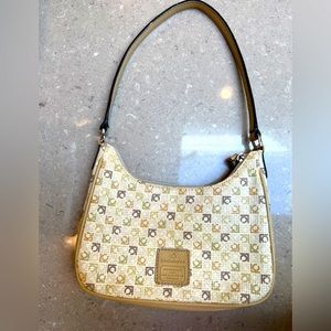 Liz Claiborne purse w fun logo pattern in neutral shades - holds just enough!